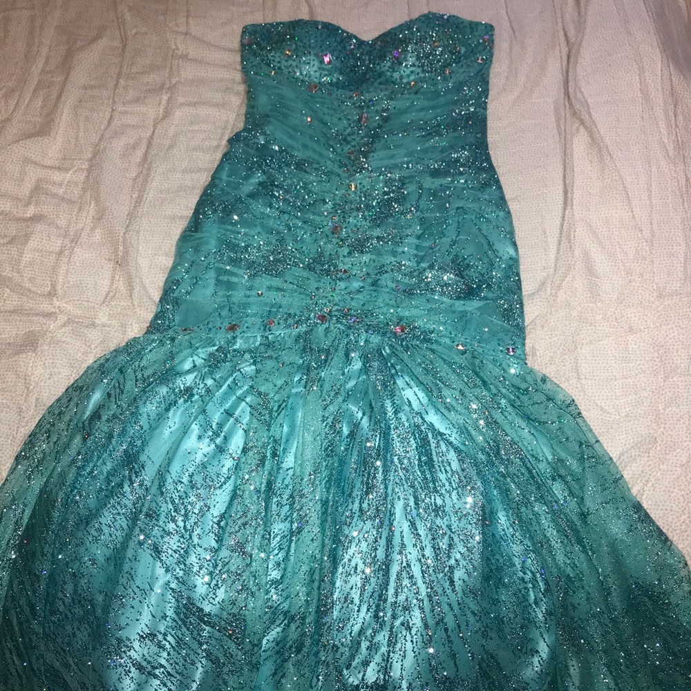 Gorgeous sparkly mermaid gown